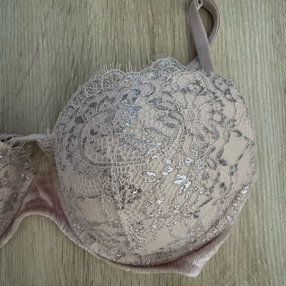 Victoria's Secret Very Sexy Push-up Pink Lace Bra - Picture 2 of 8